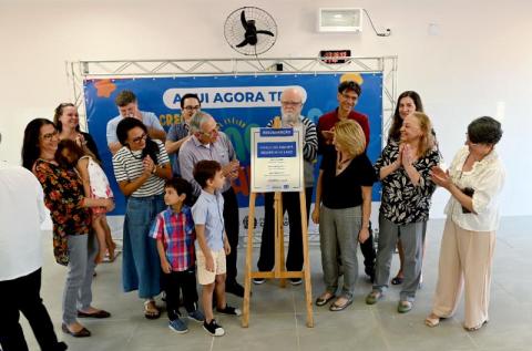 Família do homenageado participou de cerimônia na CEI Professor Rosalvo Madeira Cardoso - Crédito: Carlos Bassan