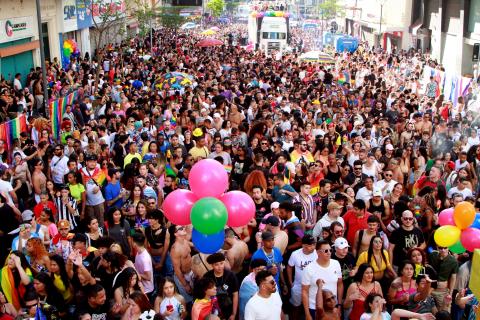 Parada é organizada por fundação que reúne vários grupos LGBTs da cidade - Crédito: Manoel de Brito