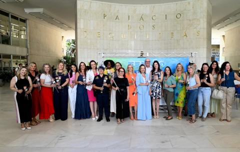 Mulheres que fazem parte do primeiro escalão da Prefeitura foram homenageadas pelo prefeito Dário Saadi, simbolizando reconhecimento às servidoras municipais - Crédito: Carlos Bassan