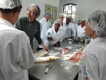 Alunos aprendem técnicas de produção de padaria em curso do Ceprocamp - Crédito: Divulgação