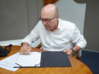 Para o prefeito, a contratação dos aprovados é mais um passo rumo à qualidade do ensino - Crédito: Eduardo Lopes