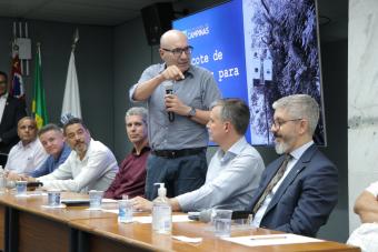 Prefeito Dário Saadi anuncia pacote de medidas para agilizar poda de árvores - Crédito: Firmino Piton